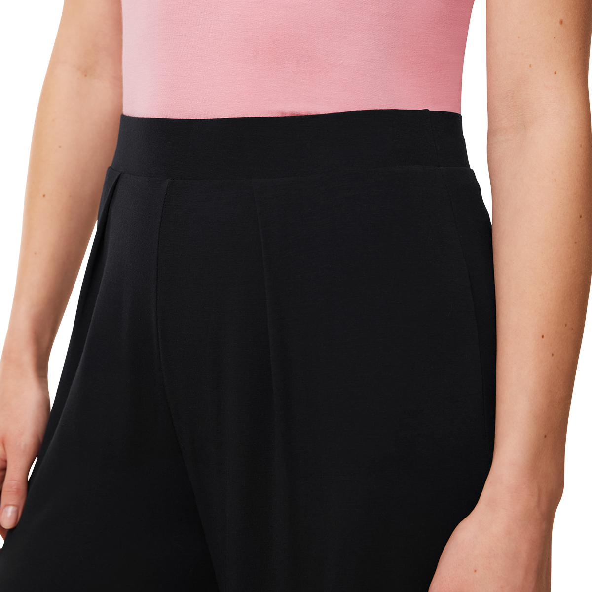 Triumph Aura Spotlight - Black - 10221403-0004