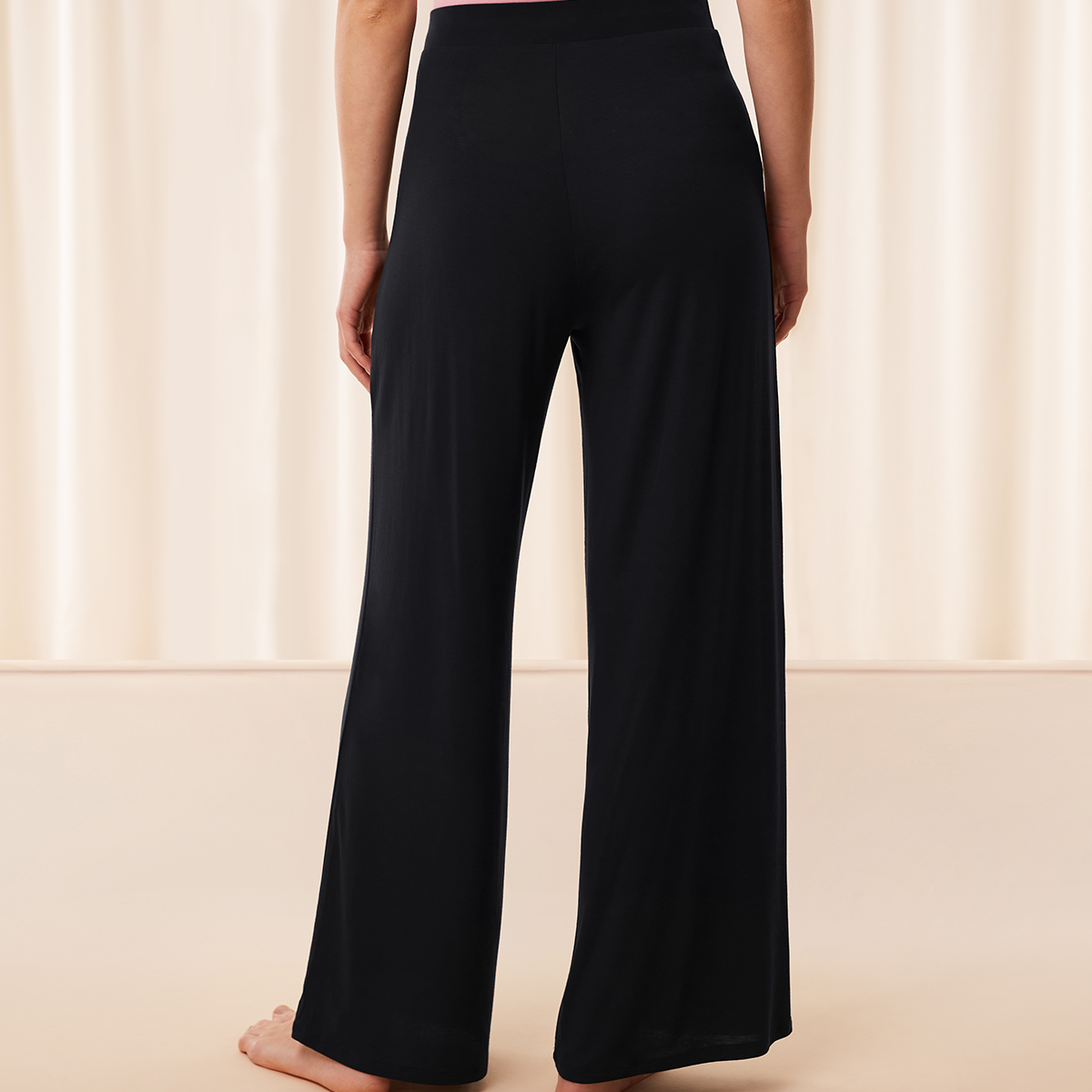 Triumph Aura Spotlight - Black - 10221403-0004