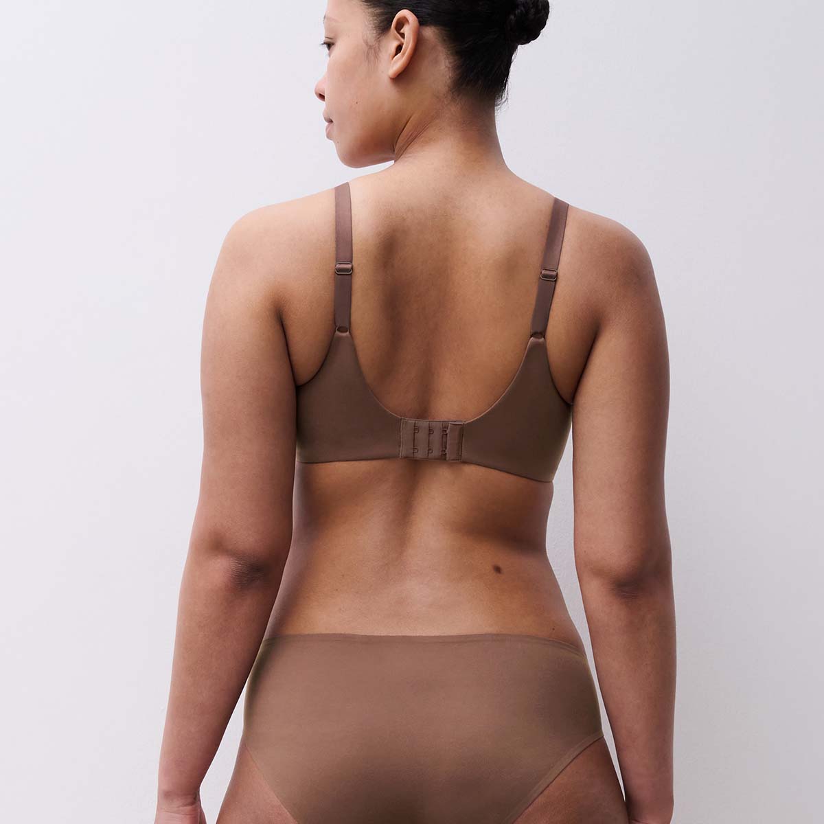 Chantelle EasyFeel Norah BH med bøjle, brun - C13F10 - C60 - Wild Brown