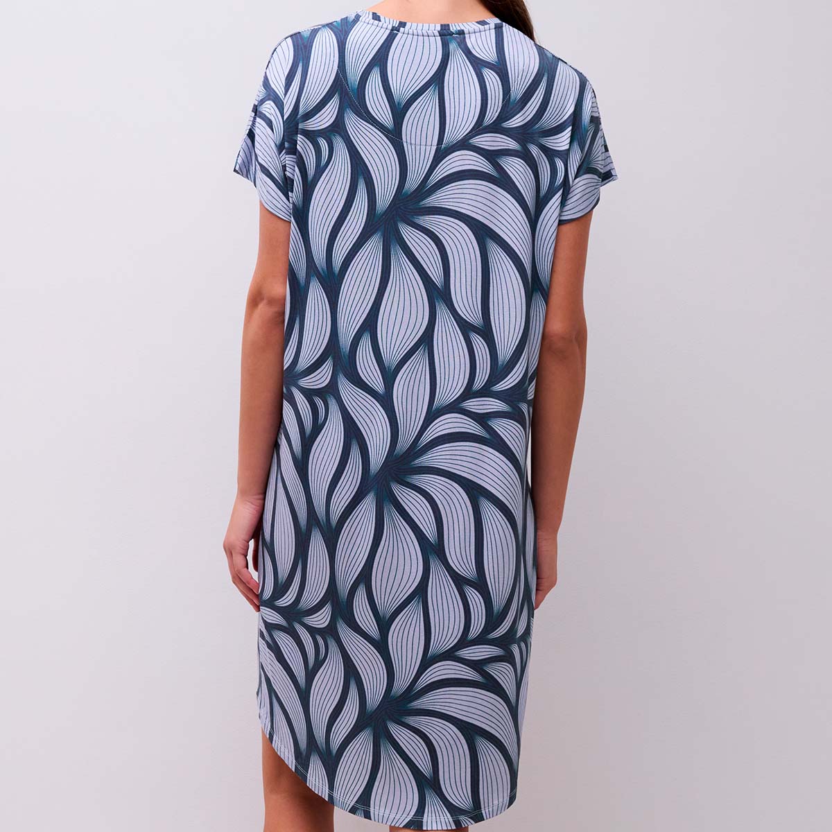 Femilet Yara natkjole, blå - FN7630 - D86 - Blue Petal