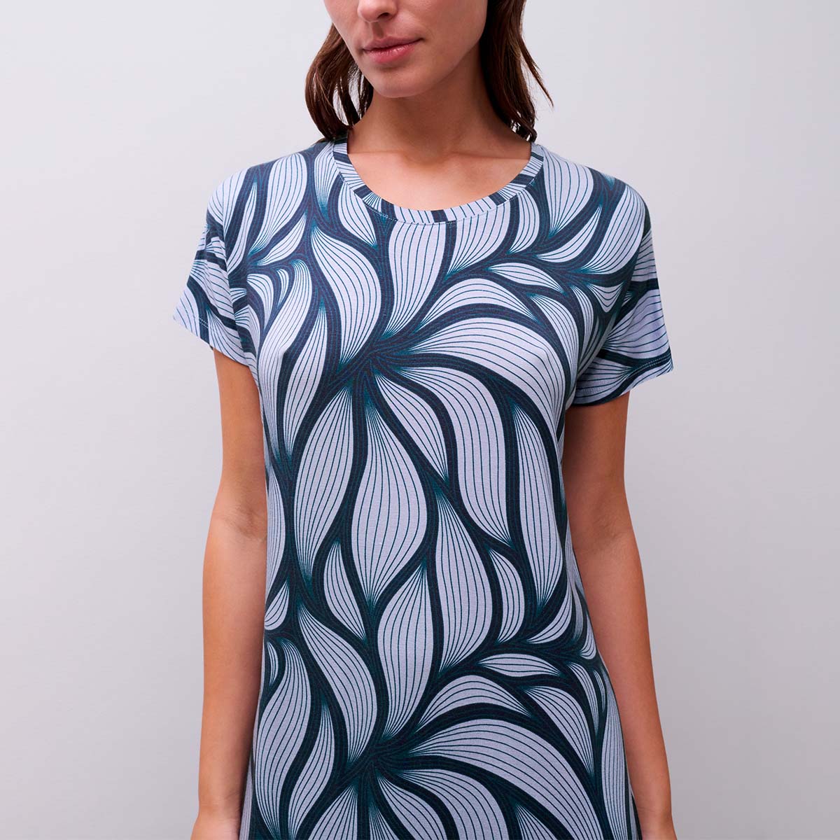 Femilet Yara natkjole, blå - FN7630 - D86 - Blue Petal