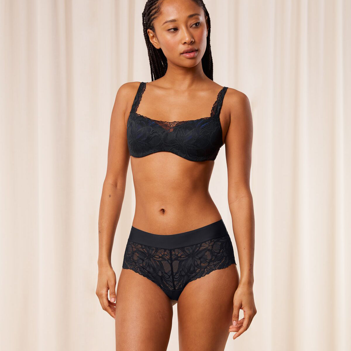 Triumph Body Make-Up Illusion Lace Shorty - Black - 10219748-0004